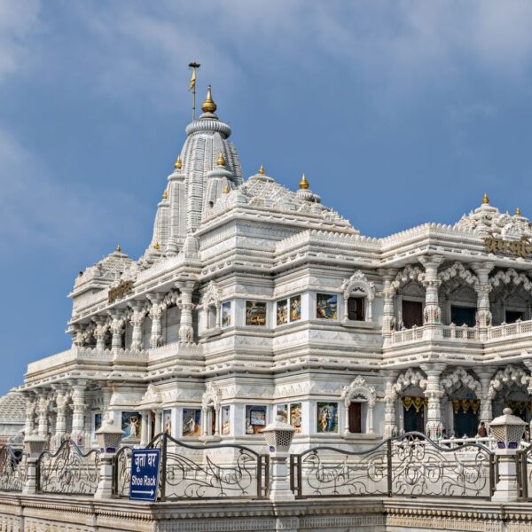 AGRA MATHURA VRINDAVAN TOUR- Volvo